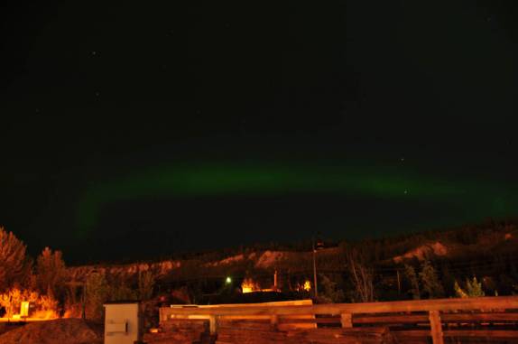 Nossa inesquecível primeira Aurora Boreal, em Whitehorse, Yukon Territory, no Canadá, ao longo da Alaska Highway